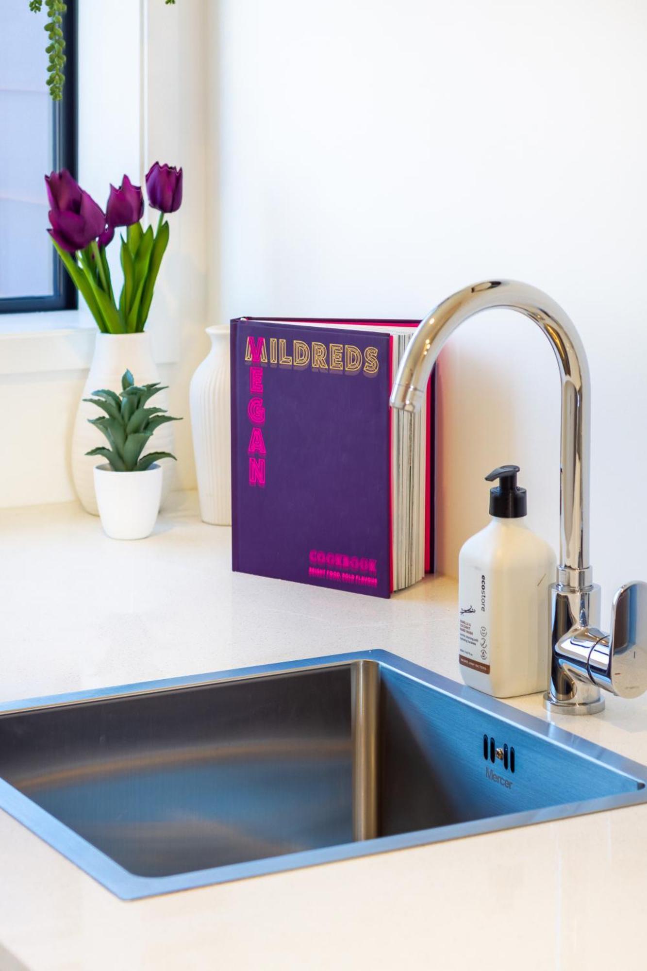 Central City Charm: Pet-Friendly Studio Christchurch Exterior foto